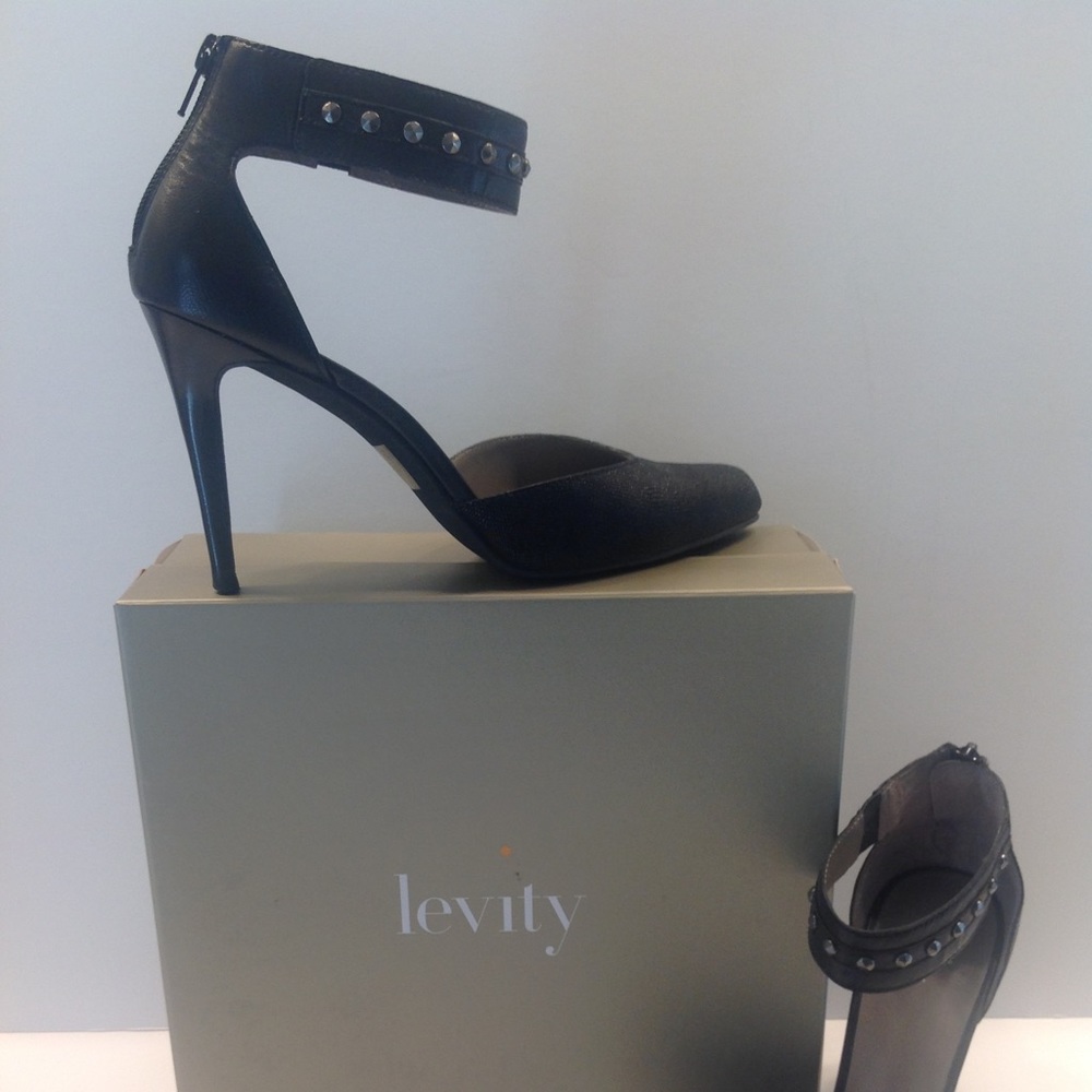 Levity Shoes, 9
